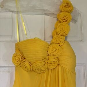 Faviana Couture Gown Size 10 in a beautiful shade of yellow!